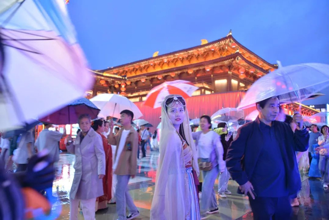 Xiangyi-Mitarbeiter versammelten sich in der alten Hauptstadt Xi'An, um die tausend jährige Geschichte und Kultur reise zu erleben. Xiangyi-Mitarbeiter versammelten sich in der alten Hauptstadt Xi'An, um die tausend jährige Geschichte und Kultur reise zu erleben.