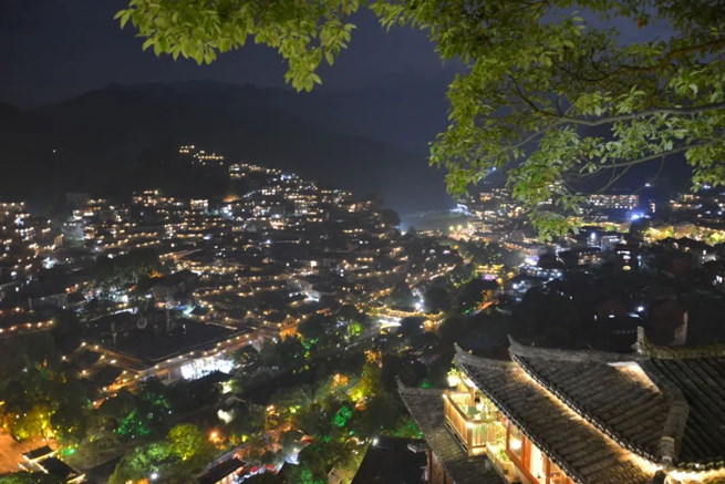 Feiern Sie den 100. Jahrestag der Gründung der Kommunist ischen Partei Chinas, Xiangyi Zentrifuge Bunte Guizhou 5 Tage Tour