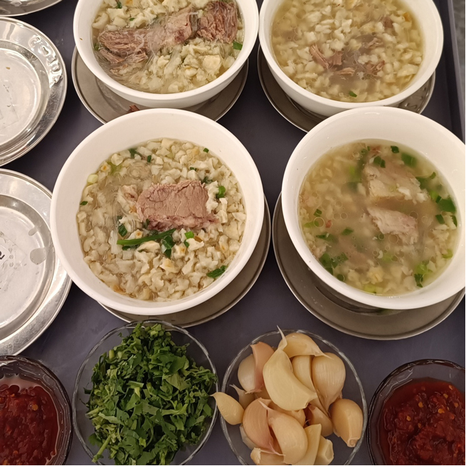 Xiangyi-Mitarbeiter versammelten sich in der alten Hauptstadt Xi'An, um die tausend jährige Geschichte und Kultur reise zu erleben. Xiangyi-Mitarbeiter versammelten sich in der alten Hauptstadt Xi'An, um die tausend jährige Geschichte und Kultur reise zu erleben.