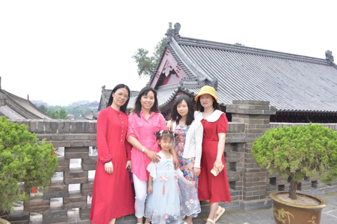 Xiangyi-Mitarbeiter versammelten sich in der alten Hauptstadt Xi'An, um die tausend jährige Geschichte und Kultur reise zu erleben. Xiangyi-Mitarbeiter versammelten sich in der alten Hauptstadt Xi'An, um die tausend jährige Geschichte und Kultur reise zu erleben.