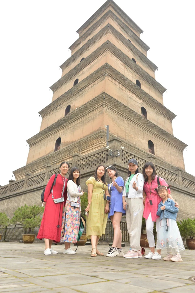 Xiangyi-Mitarbeiter versammelten sich in der alten Hauptstadt Xi'An, um die tausend jährige Geschichte und Kultur reise zu erleben. Xiangyi-Mitarbeiter versammelten sich in der alten Hauptstadt Xi'An, um die tausend jährige Geschichte und Kultur reise zu erleben.